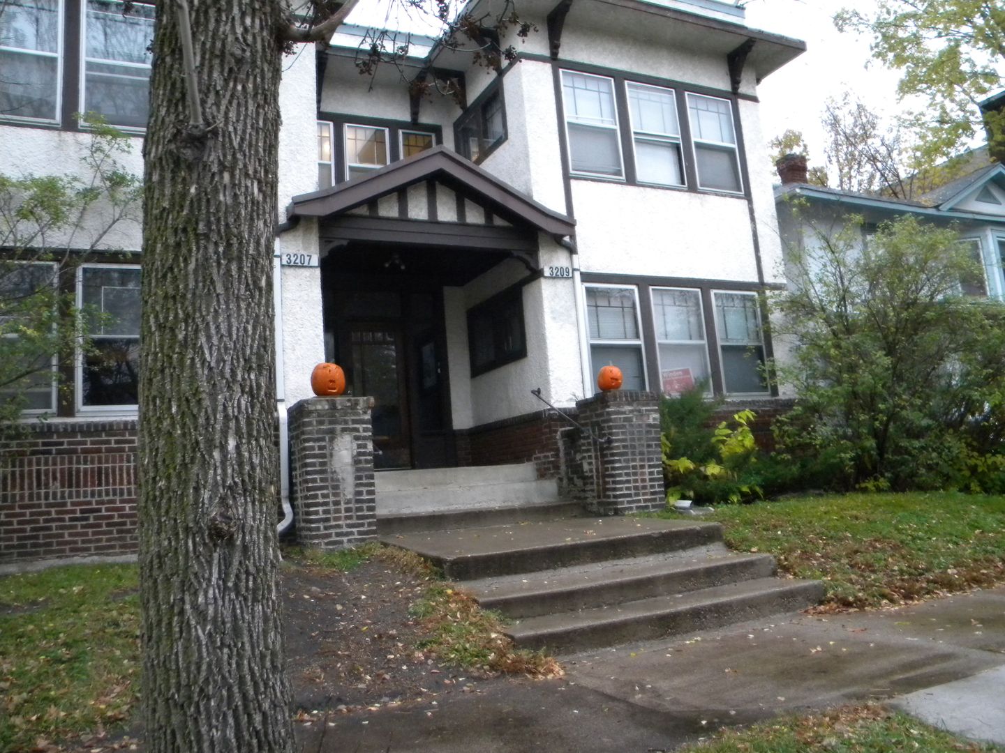 Minneapolis Apartment: 3207-09 Lyndale Ave S
