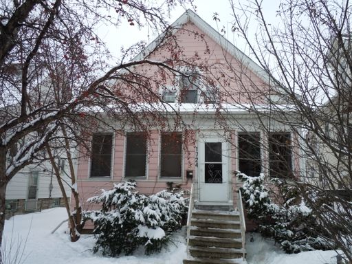 THAT PINK HOUSE! Rent Now for Next Fall! – photo 1