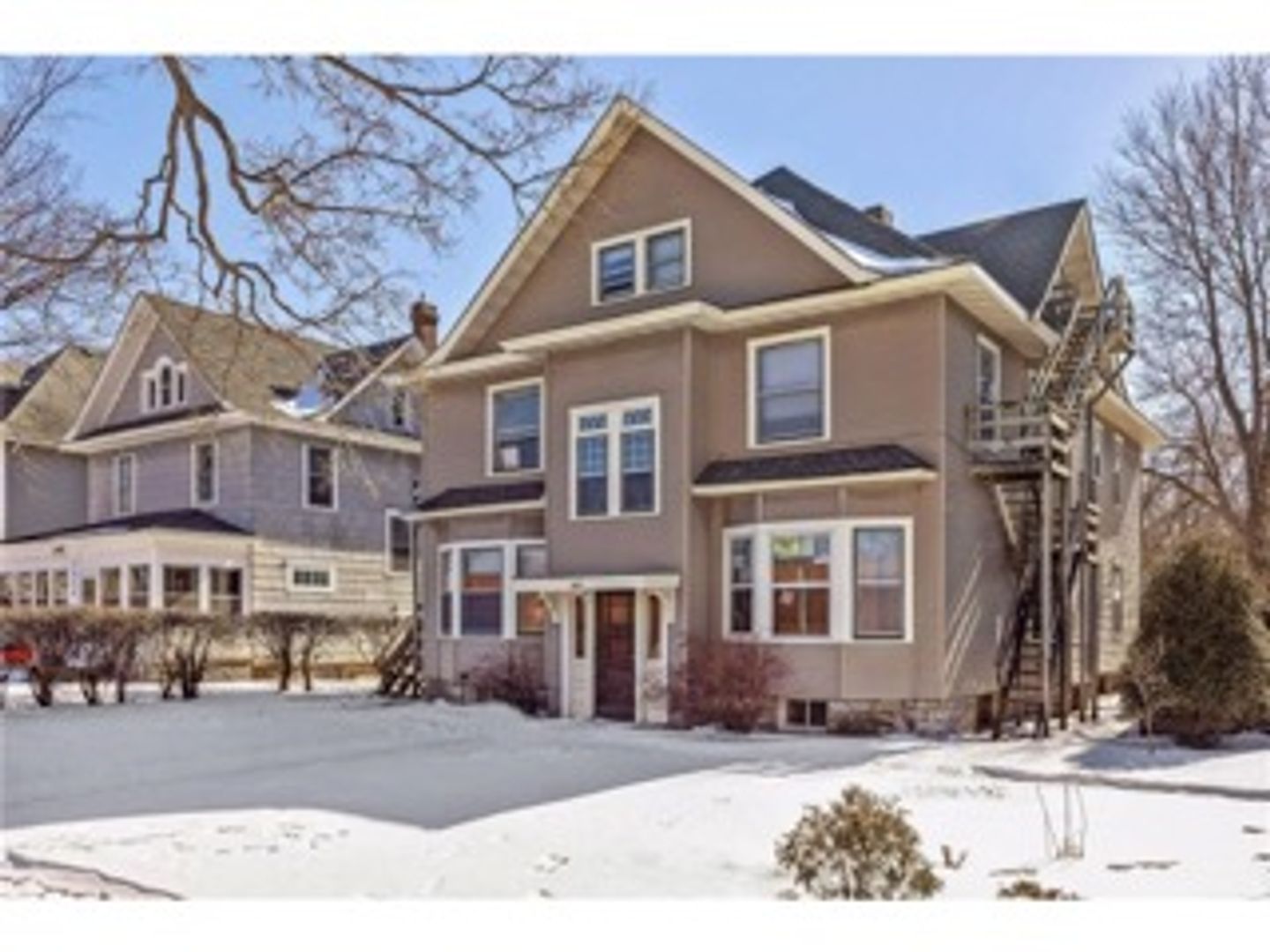 St. Paul Apartment: 1862 Roblyn Avenue