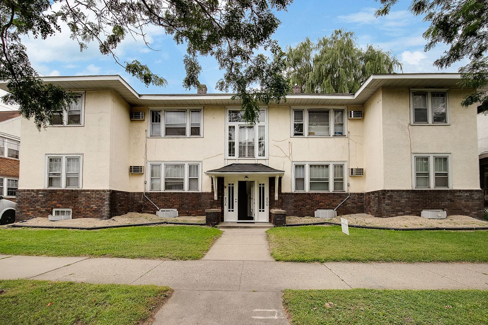 Minneapolis Apartment: 806-08 5th St SE