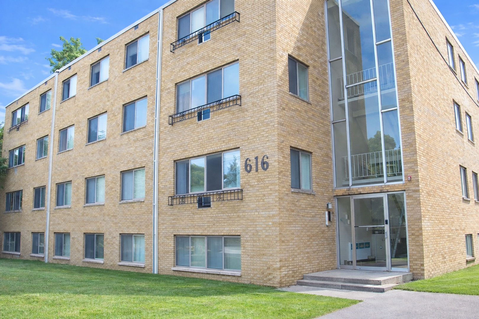 Minneapolis Apartment: 616 10th Ave SE