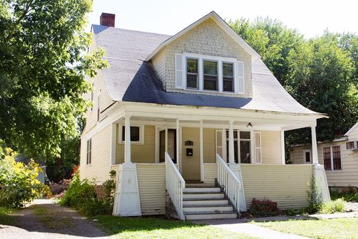 5 Bedroom / 2 Bath in Como Available September 2025 – photo 1
