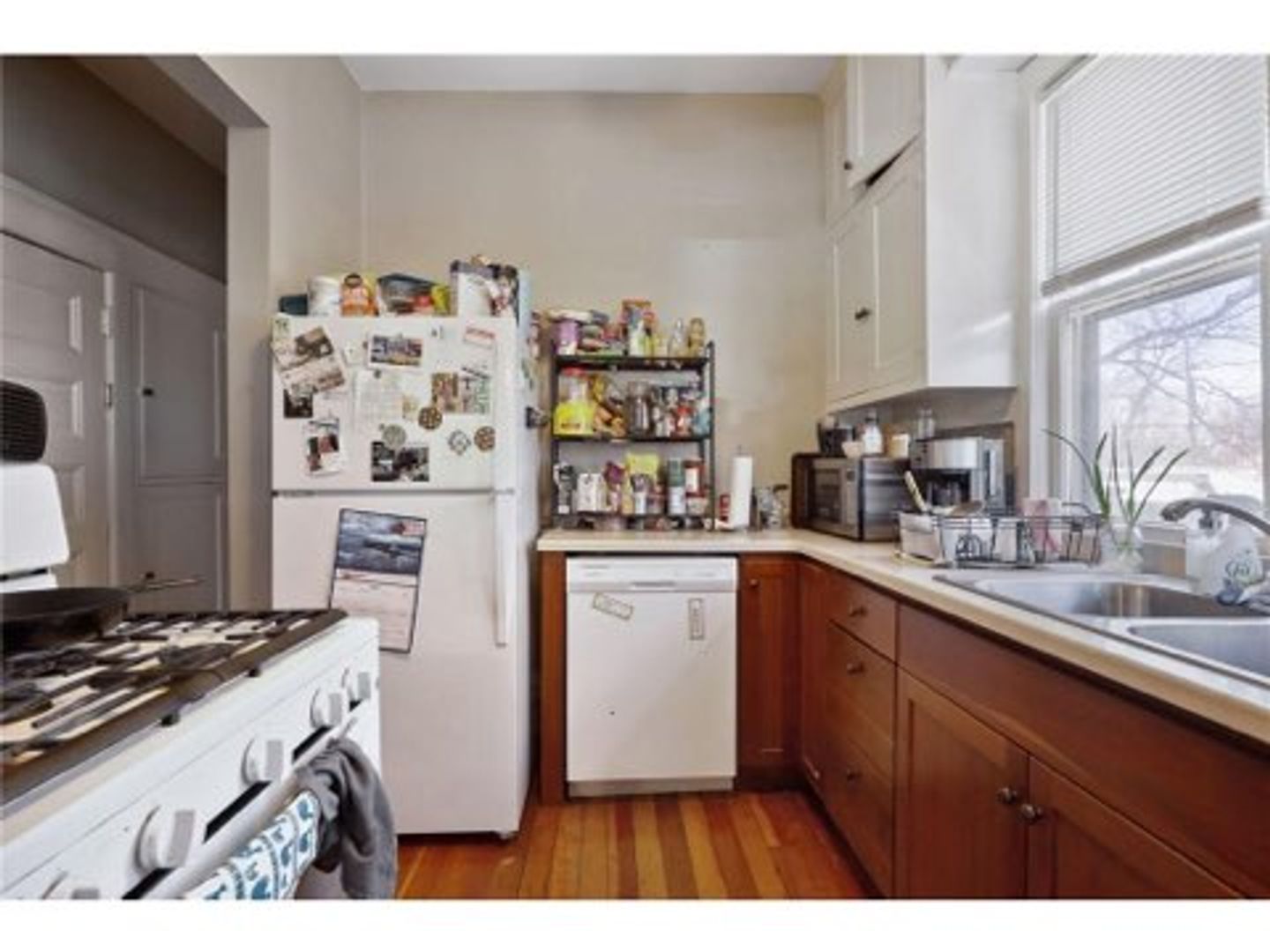 St. Paul Apartment: 1862 Roblyn Avenue