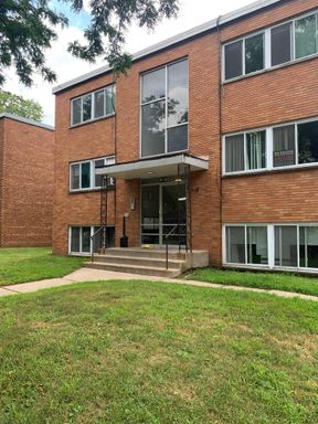 1 Bedroom Spacious, near UofM – photo 1