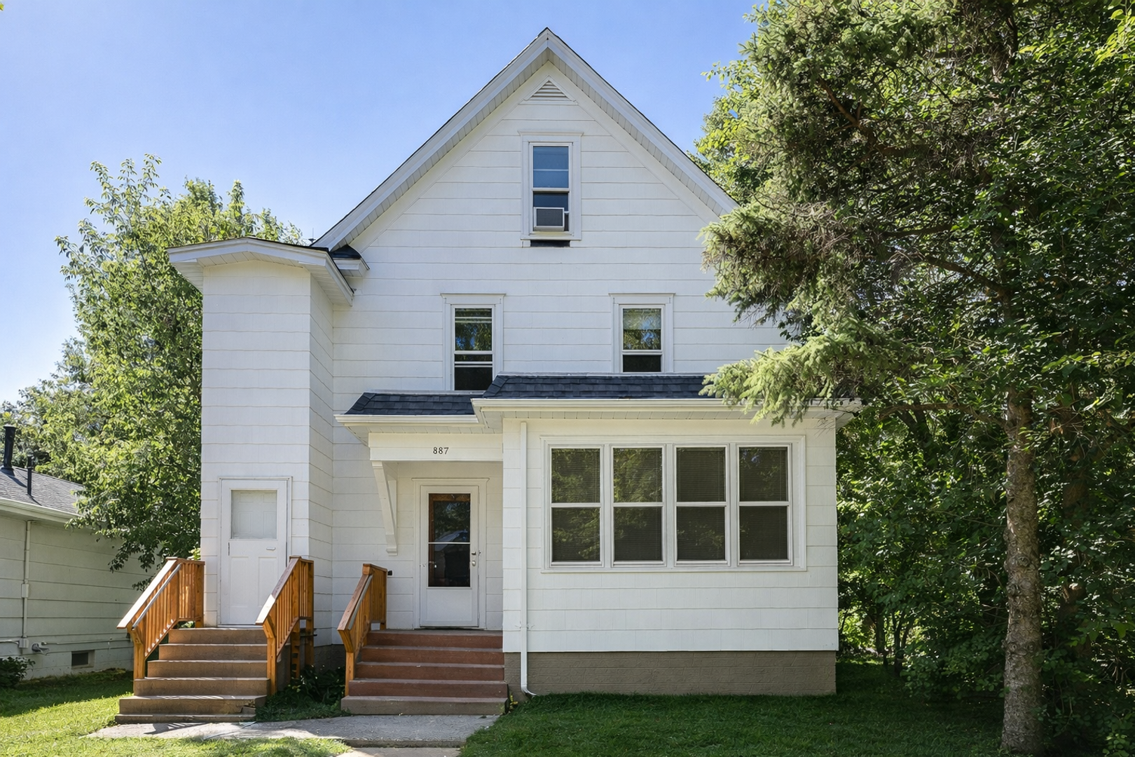 Minneapolis Apartment: 887 22nd Ave SE