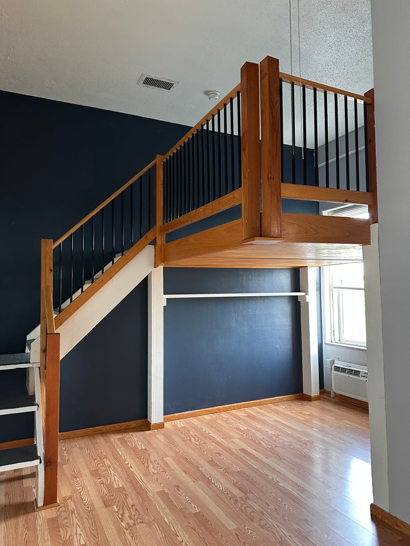 Minneapolis Apartment: 414 7th Ave SE