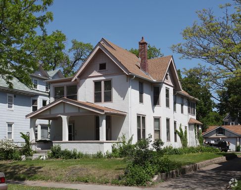 12 Bedroom & 6 Bathroom Dinkytown House – photo 1