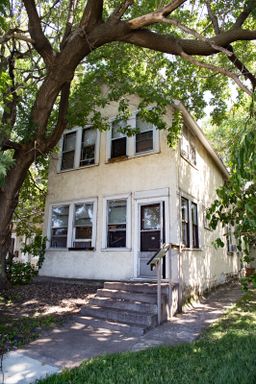 Sept Move IN-Beautiful 2 Bedroom Upper Level Duplex Unit close by the U of M – photo 1