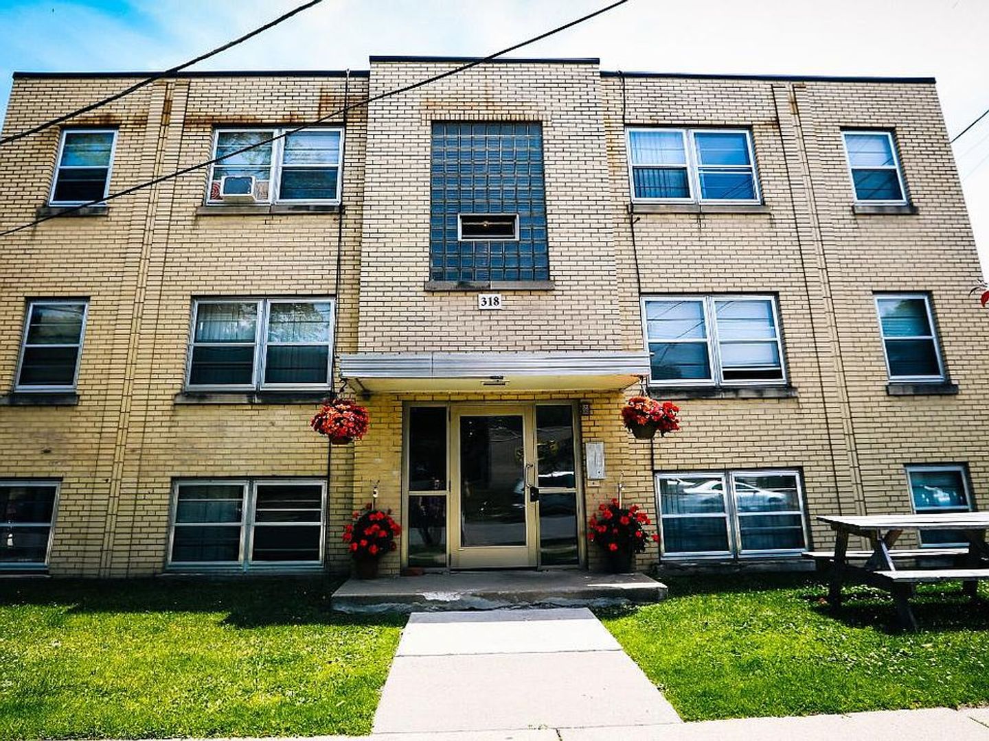 Minneapolis Apartment: 318 8th Ave SE