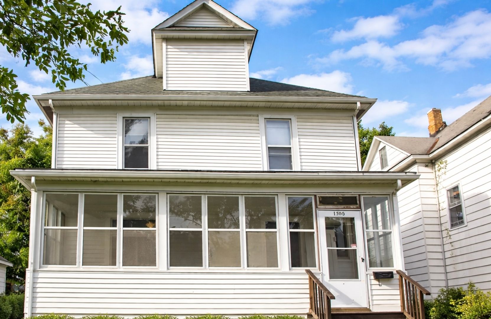 Minneapolis House: 1305 E Hennepin Ave