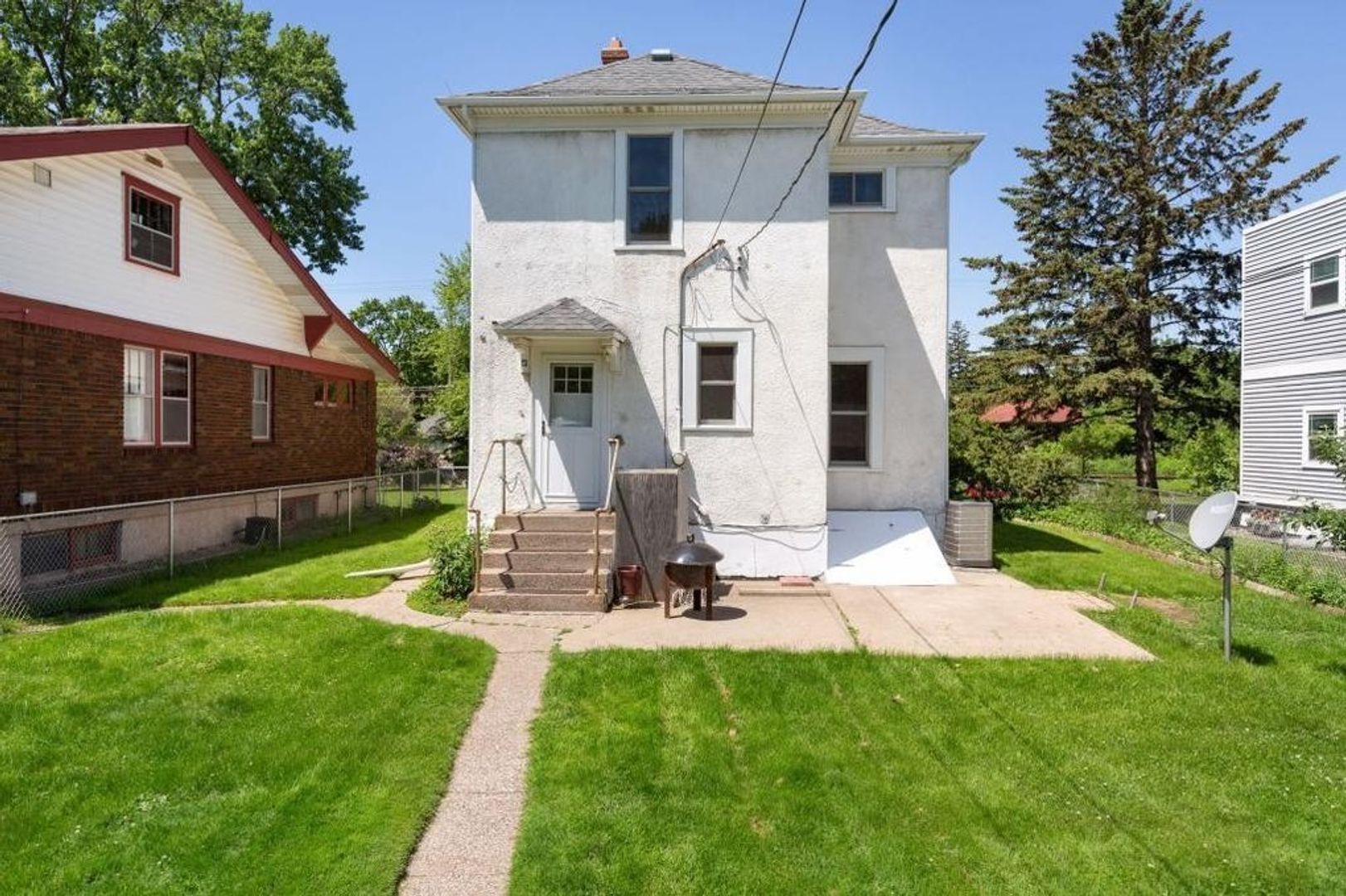 St. Paul House: 346 Cleveland Ave N