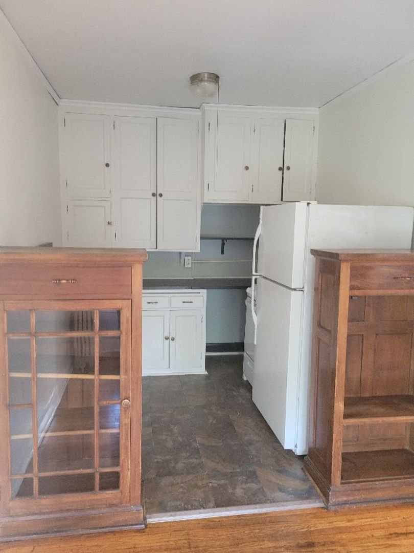 Minneapolis Apartment: 813 University Ave SE