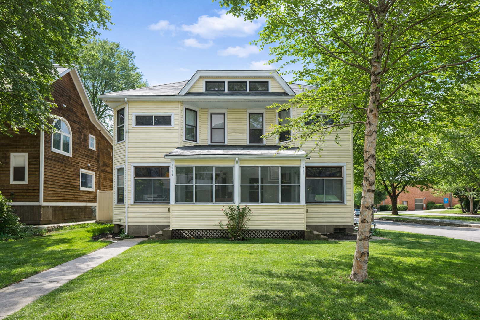 St. Paul Apartment: 1983/1985 Iglehart Avenue
