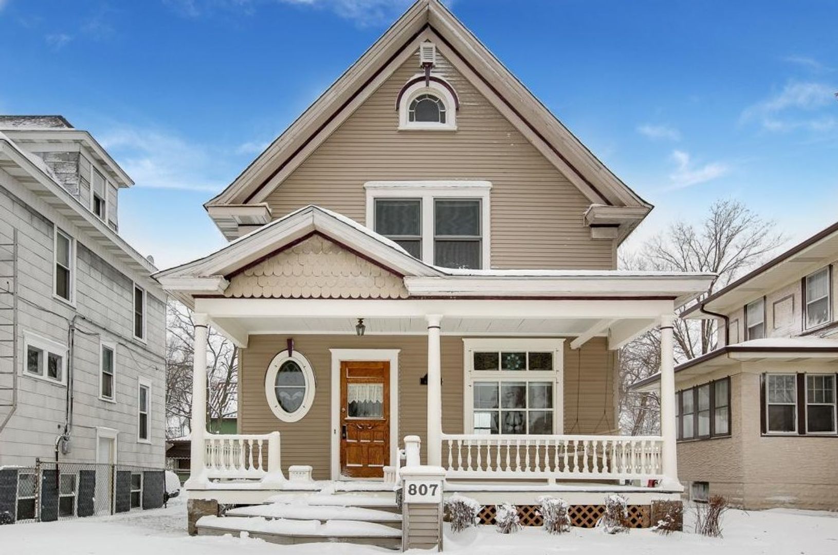 St. Paul House: 807 Snelling Ave N