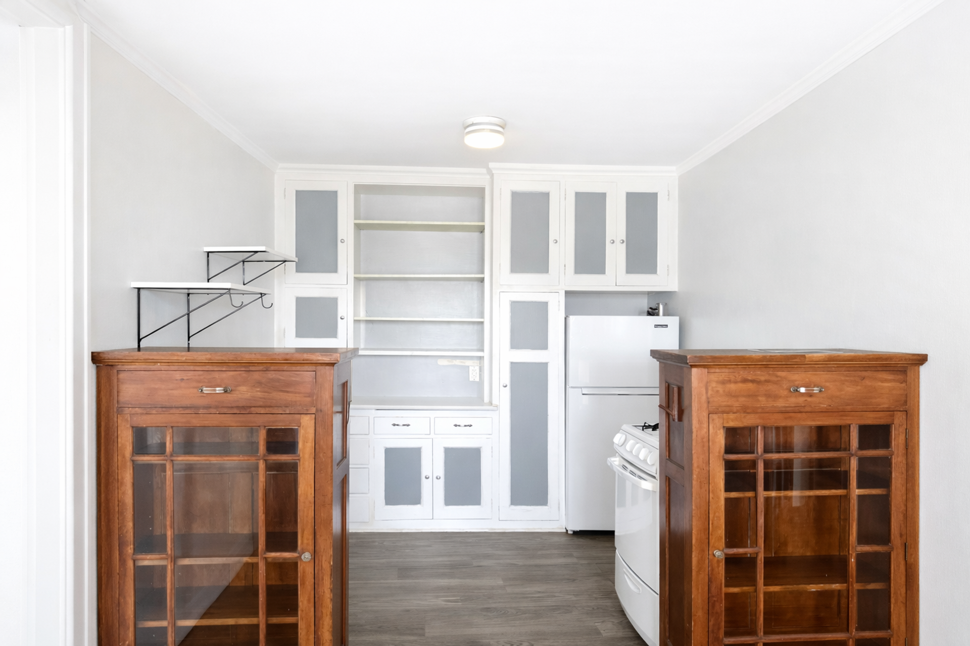 813 University Ave SE 10 of 12
