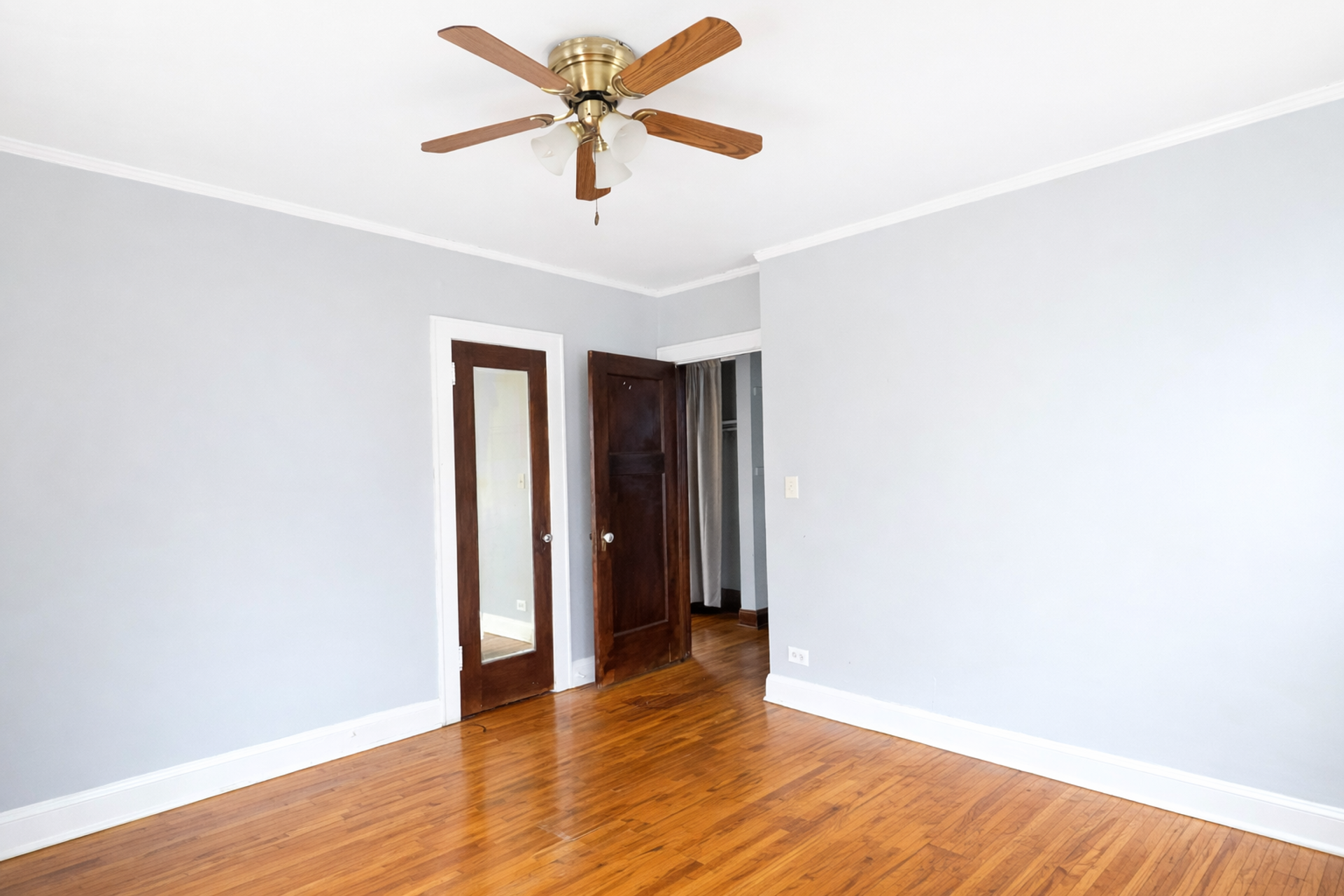 813 University Ave SE 3 of 12