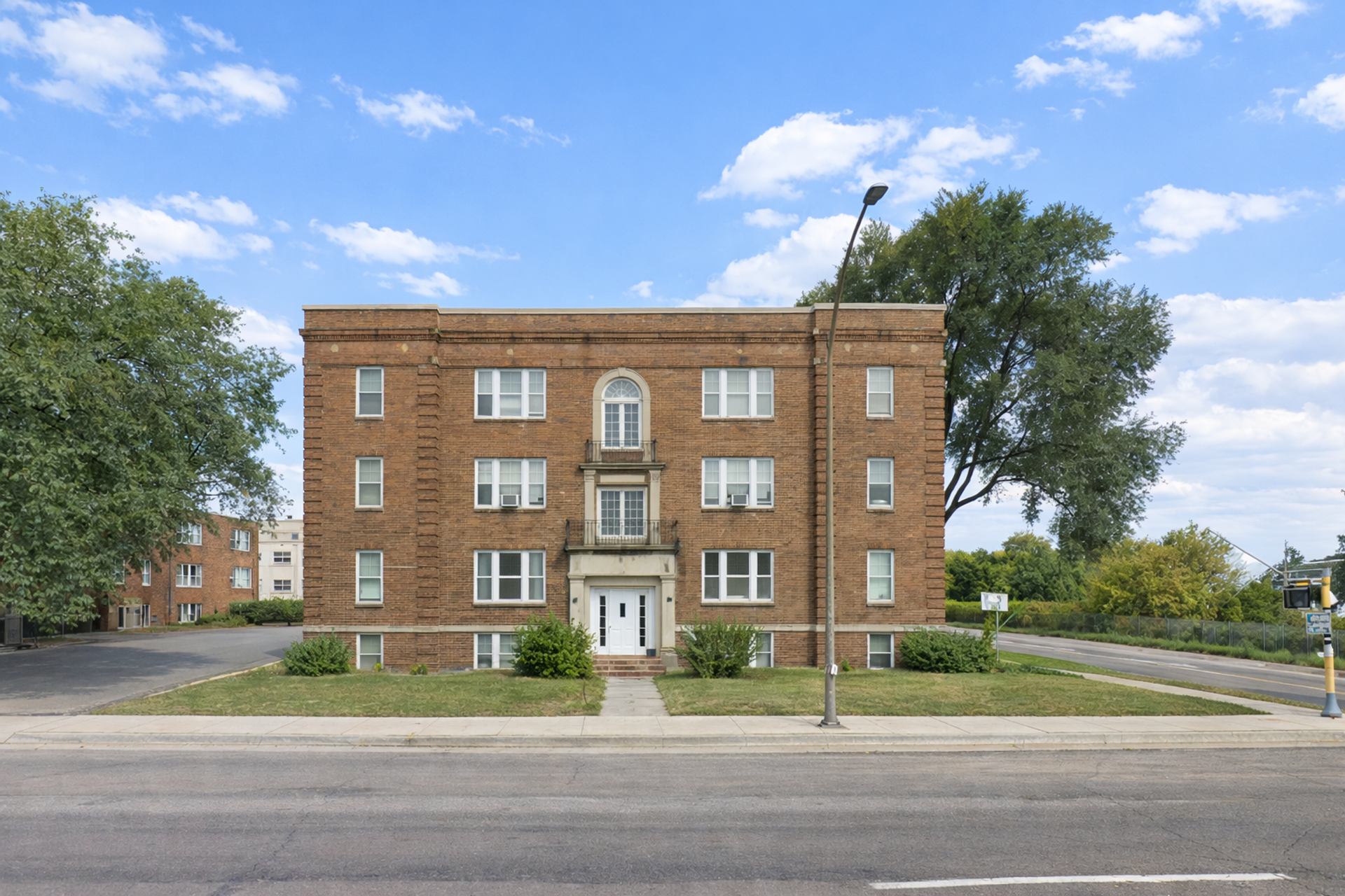 813 University Ave SE 12 of 12