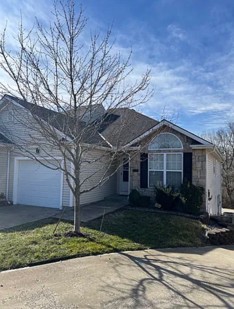 Independence Apartment: 1909-1911 Powhatan Court