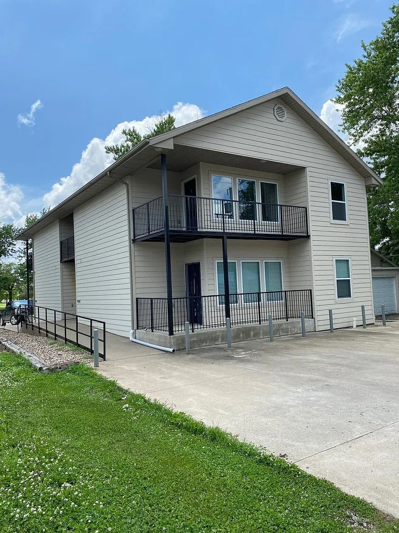 KIRKSVILLE Apartment: 411 EAST SCOTT
