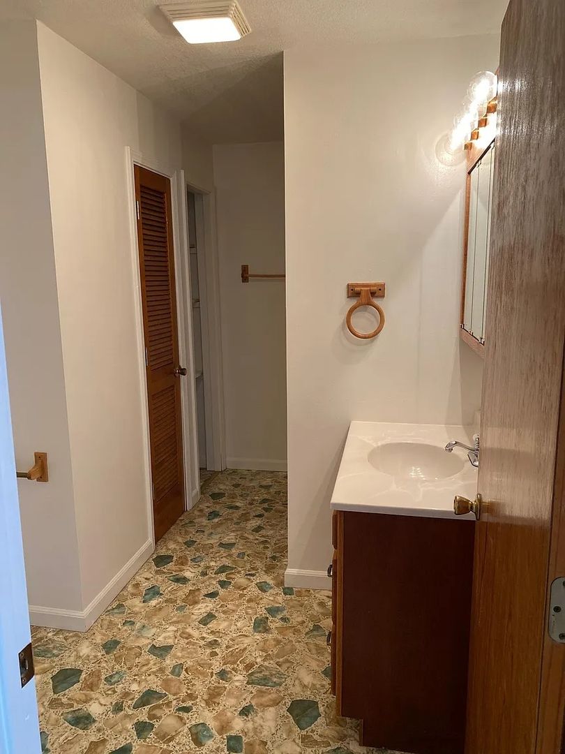 KIRKSVILLE Apartment: 101 EAST HARRISON