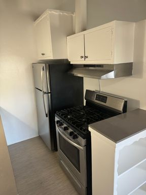 Upper One Bedroom Situated in Santa Monica – photo 1