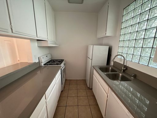 ***LA City subsidized*** Studio apartment CENTRAL MARVISTA AREA – photo 1