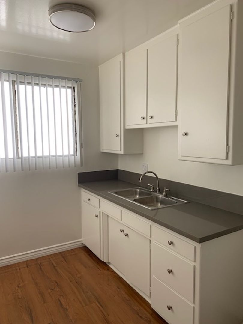 LOS ANGELES Apartment: 3747 CLARINGTON AVE