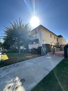 2 BEDROOMS AND 2 BATHROOM LOWER UNIT PALMS GATED COMMUNITY – photo 1