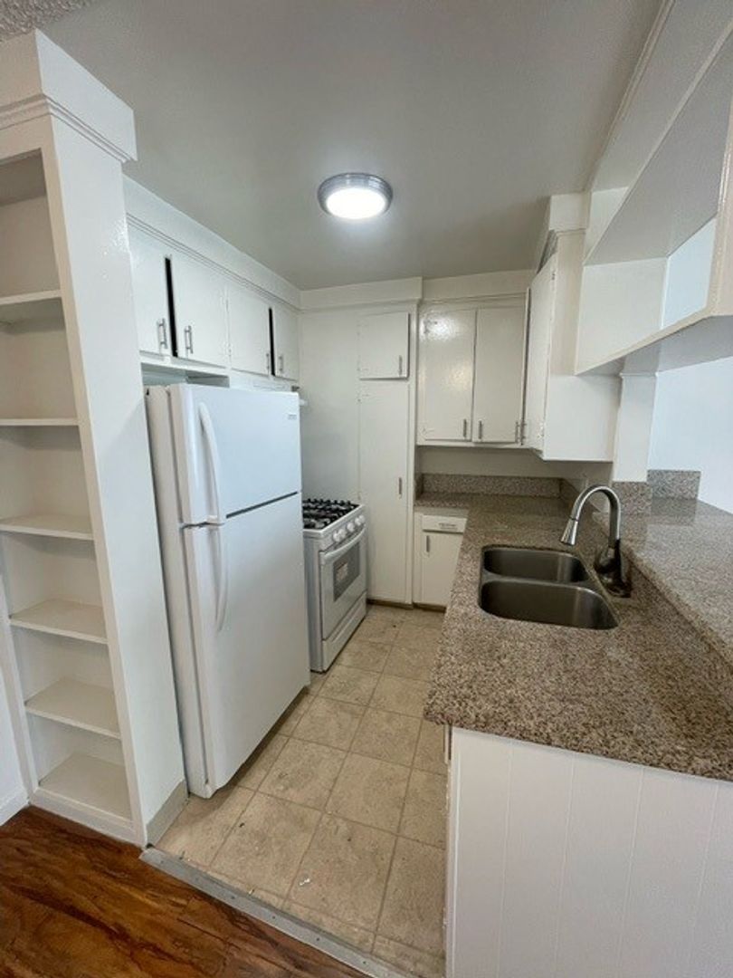 SANTA MONICA Apartment: 1232 EUCLID ST.