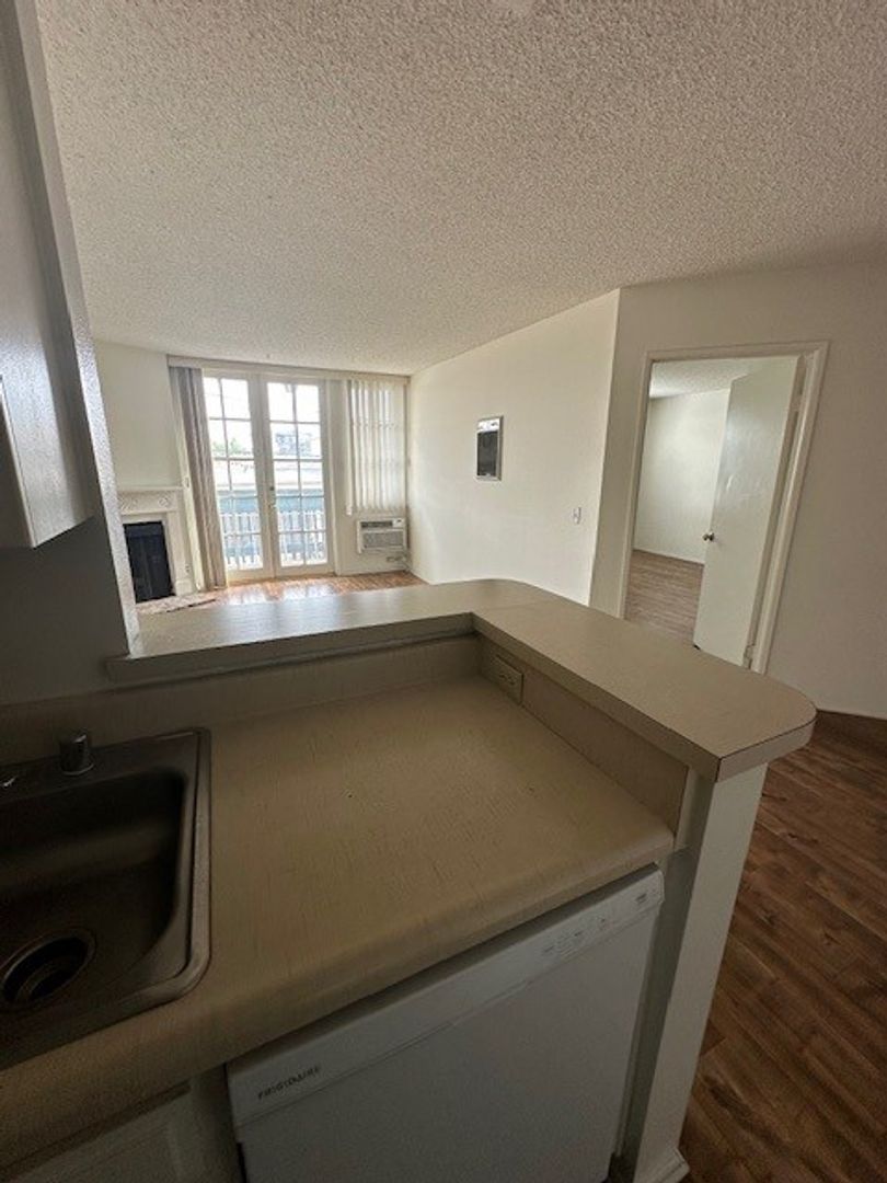 LOS ANGELES Apartment: 3668 MOTOR AVE