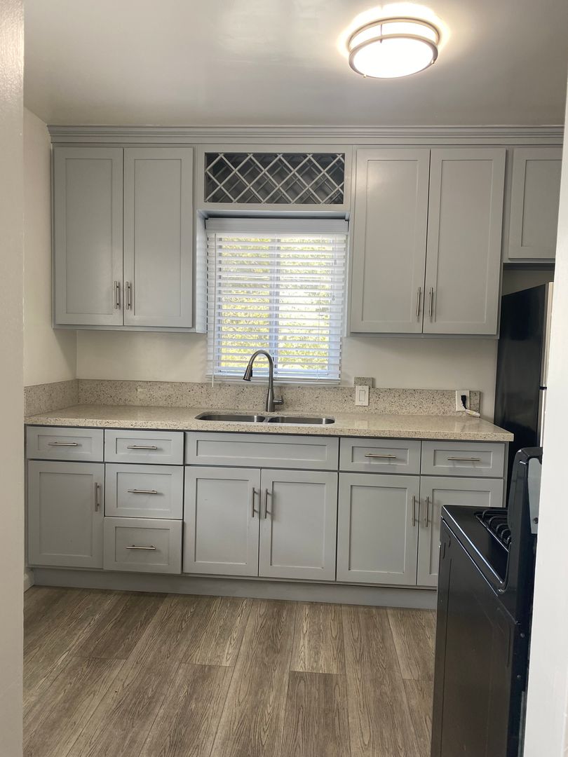LOS ANGELES Apartment: 12321-27 WASHINGTON BLVD