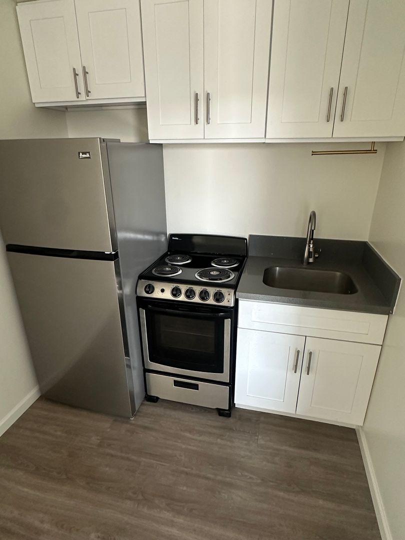 LOS ANGELES Apartment: 3333 MOTOR AVE