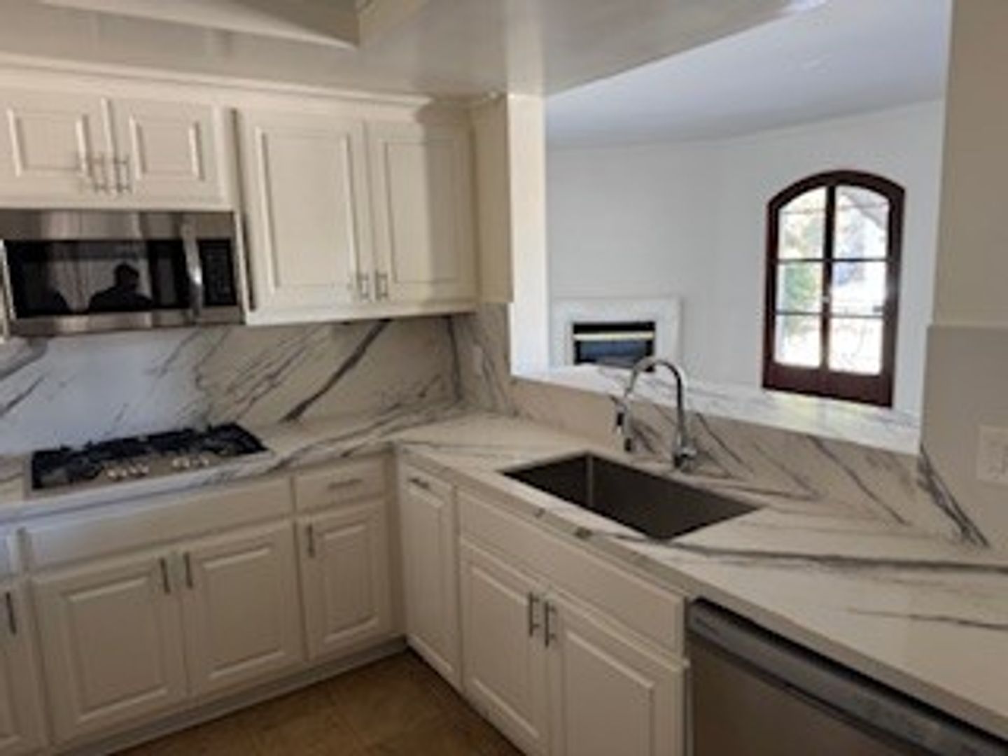 BEVERLY HILLS Apartment: 8930 BURTON WAY