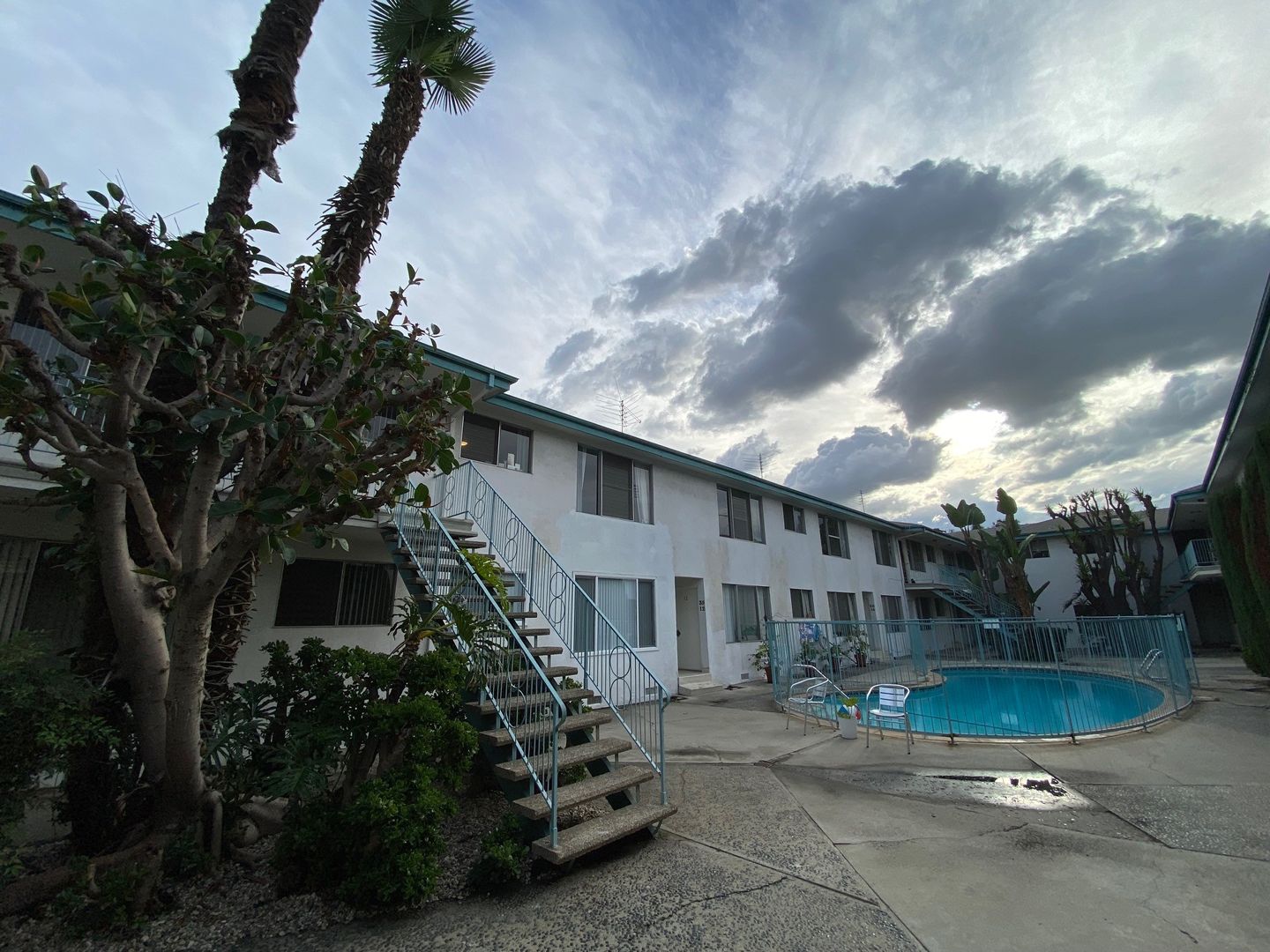 LOS ANGELES Apartment: 3747 CLARINGTON AVE