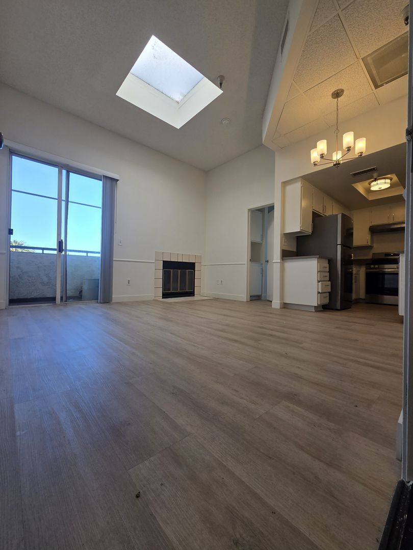 LOS ANGELES Apartment: 10142 NATIONAL BLVD