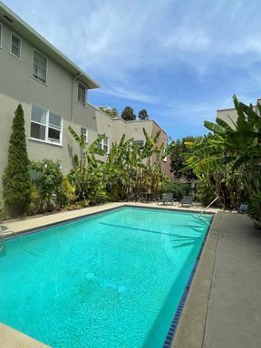 WEST HOLLYWOOD ADJACENT GATED LOWER STUDIO APARTMENT UTILITIES INCLUDED – photo 1