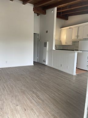 ONE BEDROOM SANTA MONICA APARTMENTS – photo 1