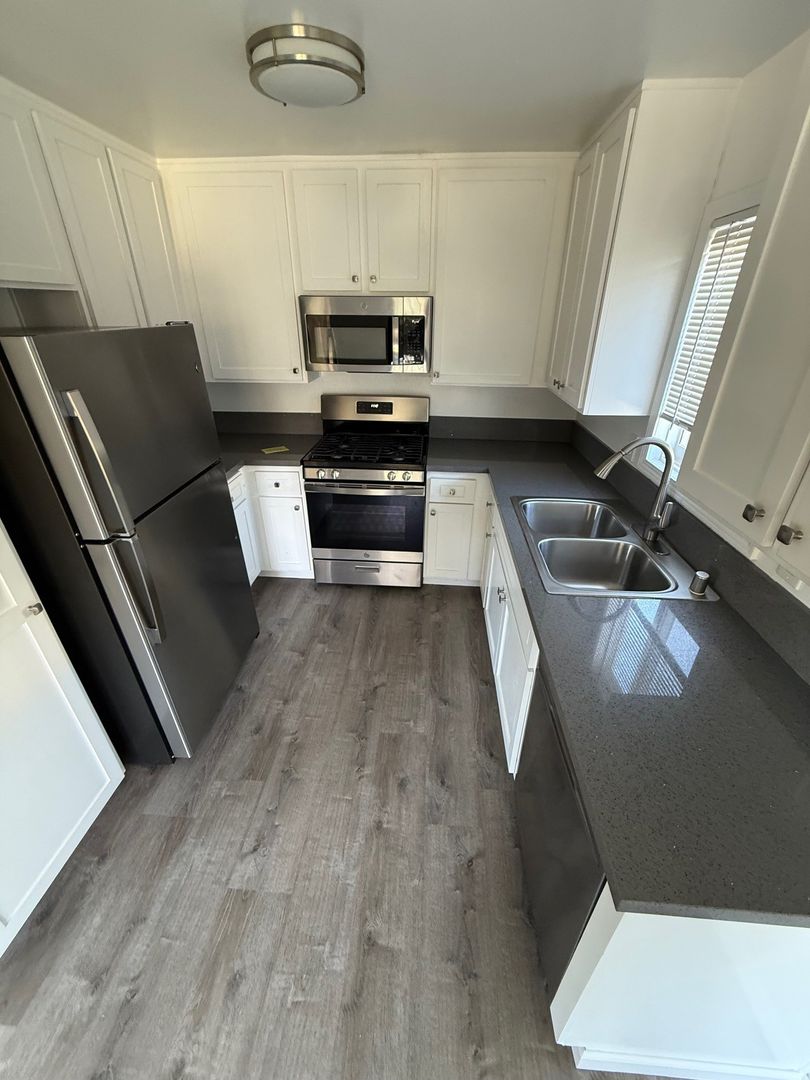 LOS ANGELES Apartment: 3763 BENTLEY AVE