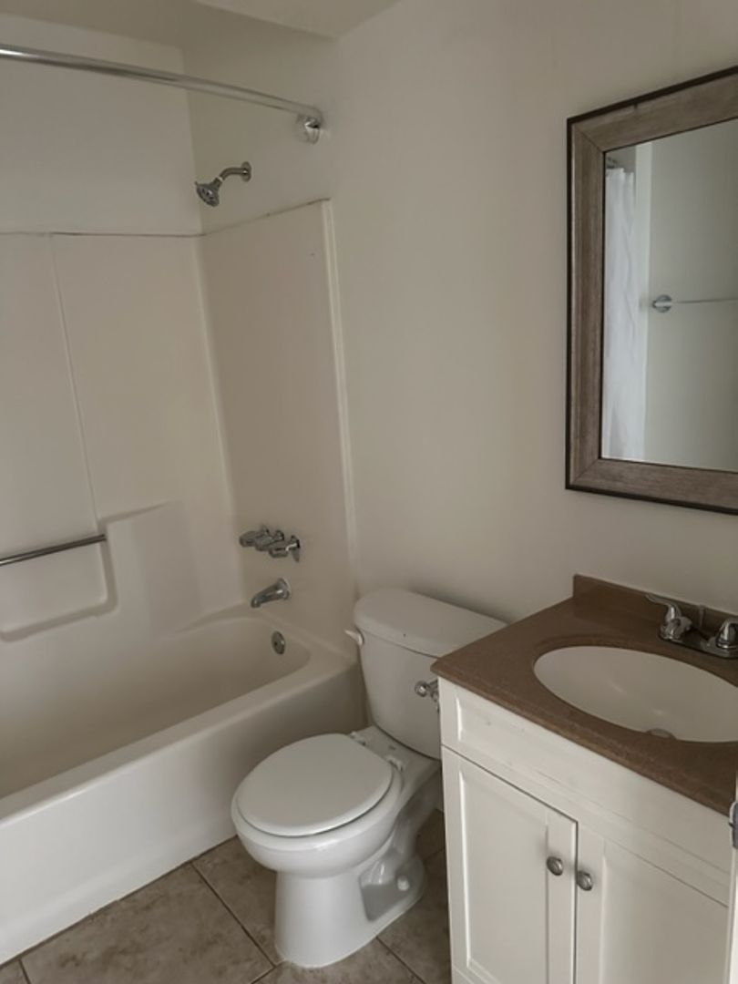 LOS ANGELES Apartment: 10744-56 LAWLER ST.