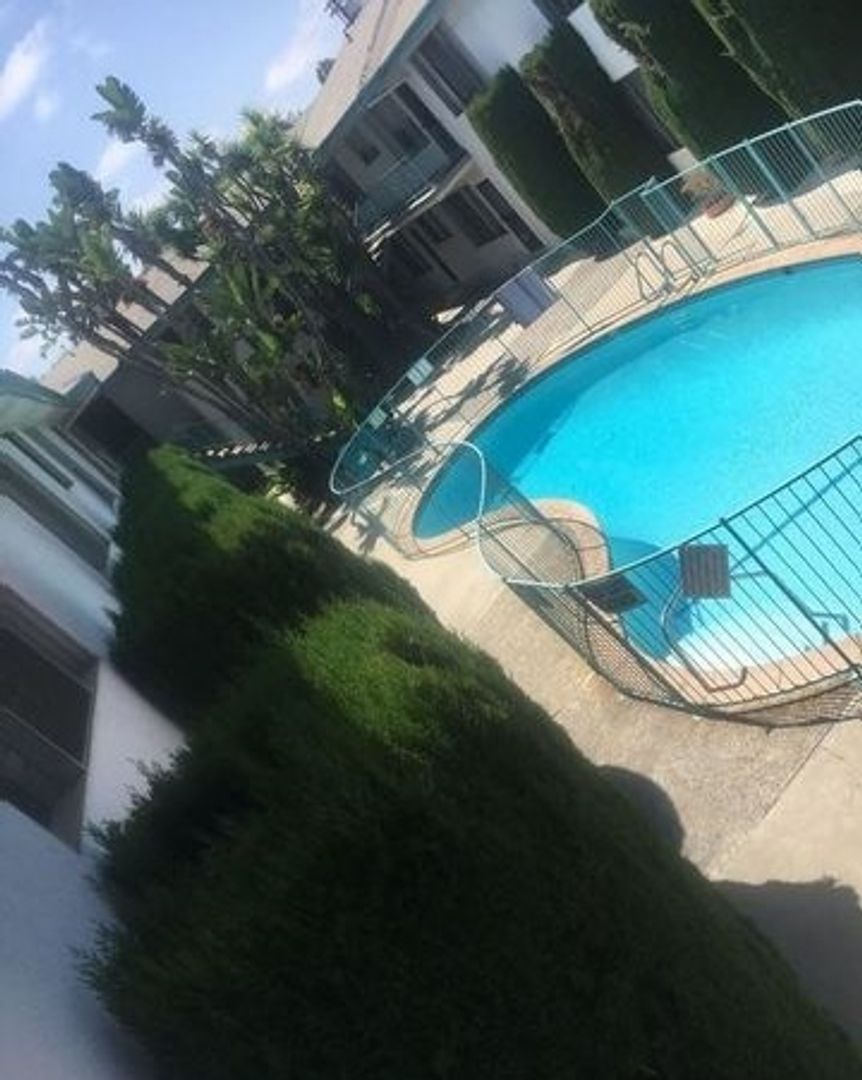 LOS ANGELES Apartment: 3747 CLARINGTON AVE