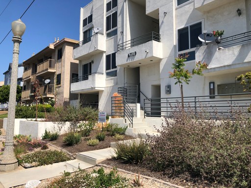 Remodeled Gated TOWNHOUSE WITH WASHER AND DRYER – photo 1