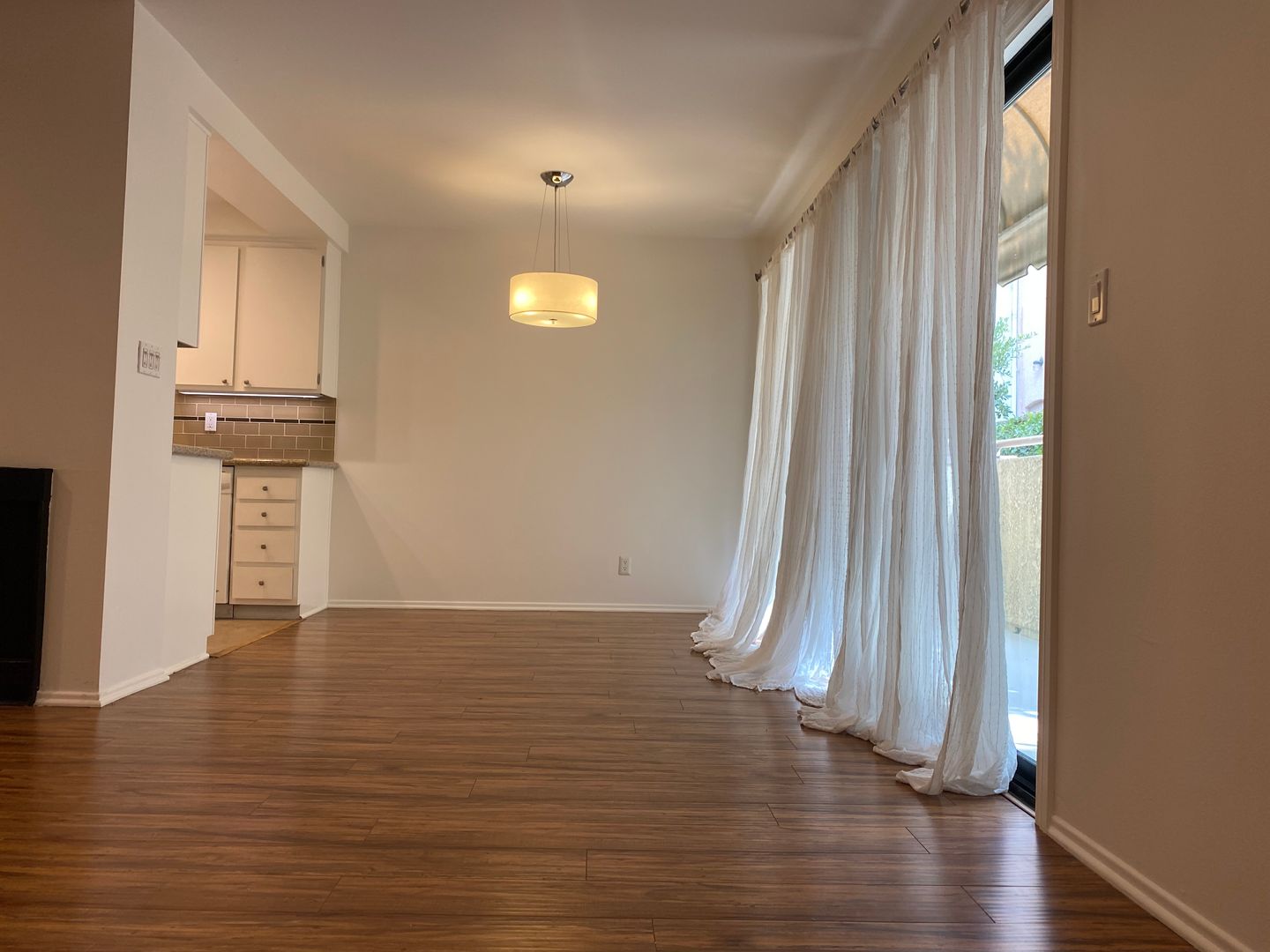 LOS ANGELES Apartment: 2349 BENTLEY AVE