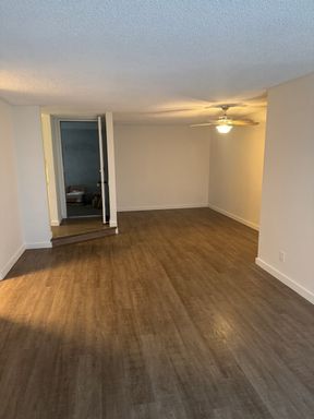 BEAUTIFUL 1+1 LOWER UNIT. 3 BLOCKS FROM THE BEACH – photo 1