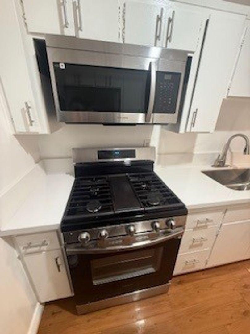 LOS ANGELES Apartment: 1443 S.BUNDY DR.