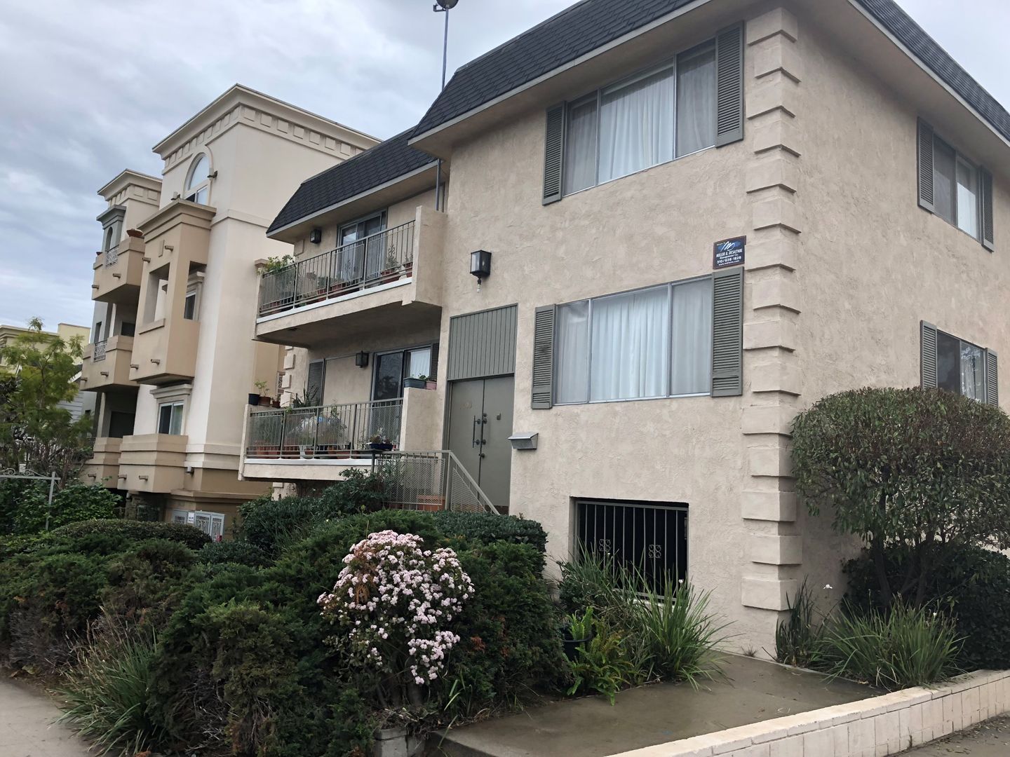 LOS ANGELES Apartment: 1403 S.WESTGATE AVE / 11856 ROCHESTER AVE