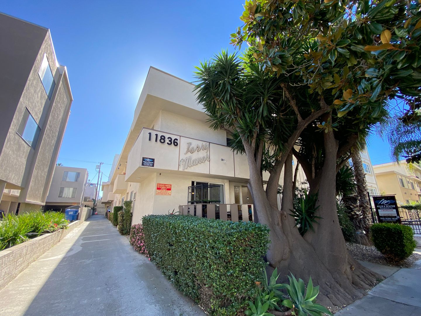 LOS ANGELES Apartment: 11836 DARLINGTON AVE