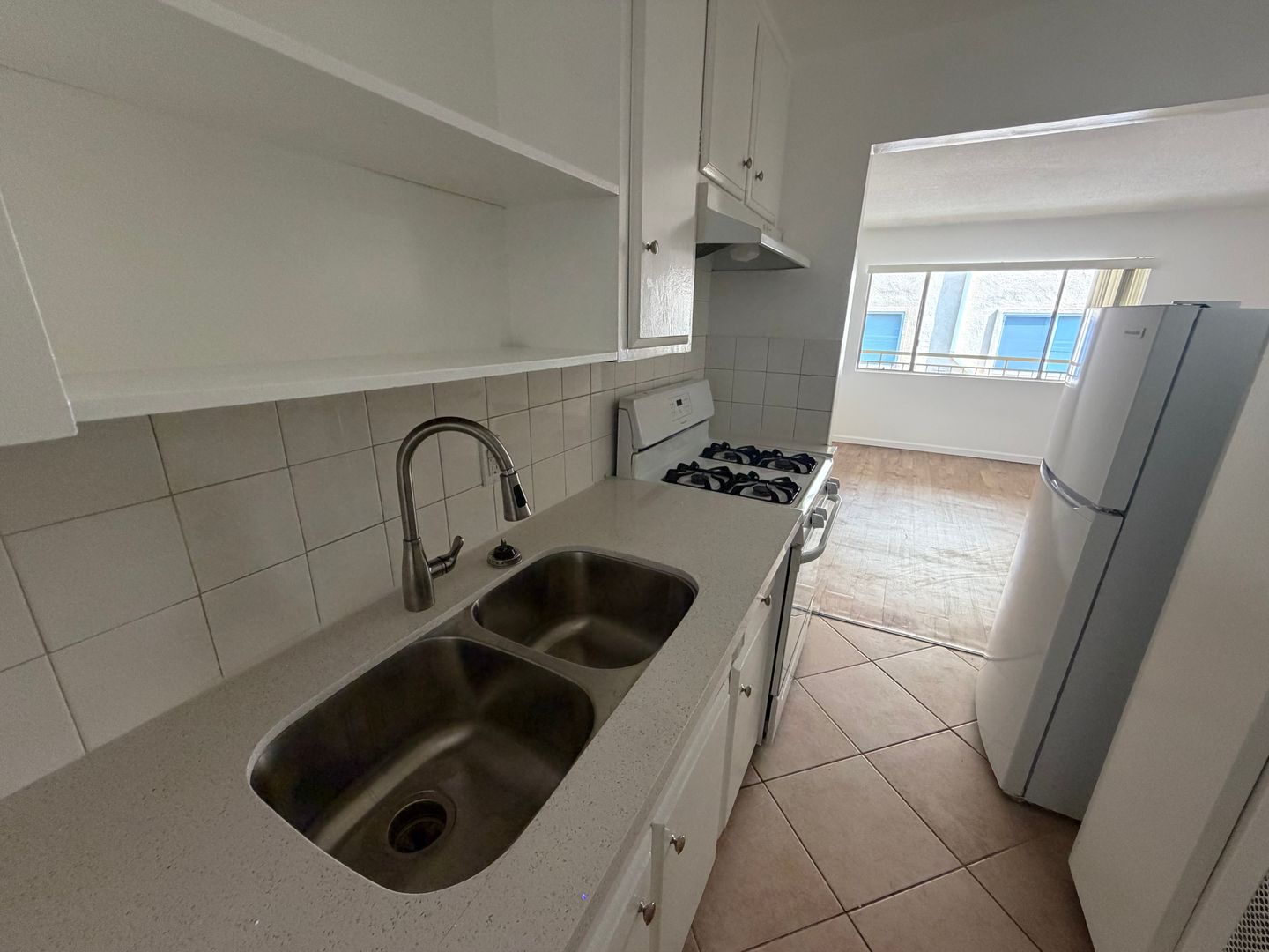 LOS ANGELES Apartment: 4026 INGLEWOOD BLVD