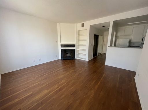 LARGE STUDIO UNIT WITH FULL KITCHEN in MAR VISTA – photo 1