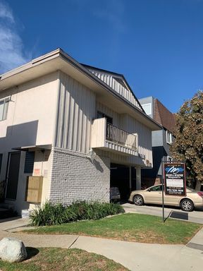 UPPER 1 BED AND 1 BATH UNIT WITH A BALCONY IN PALMS MOVE IN SPECIAL 2 WEEKS FREE OAC**** – photo 1
