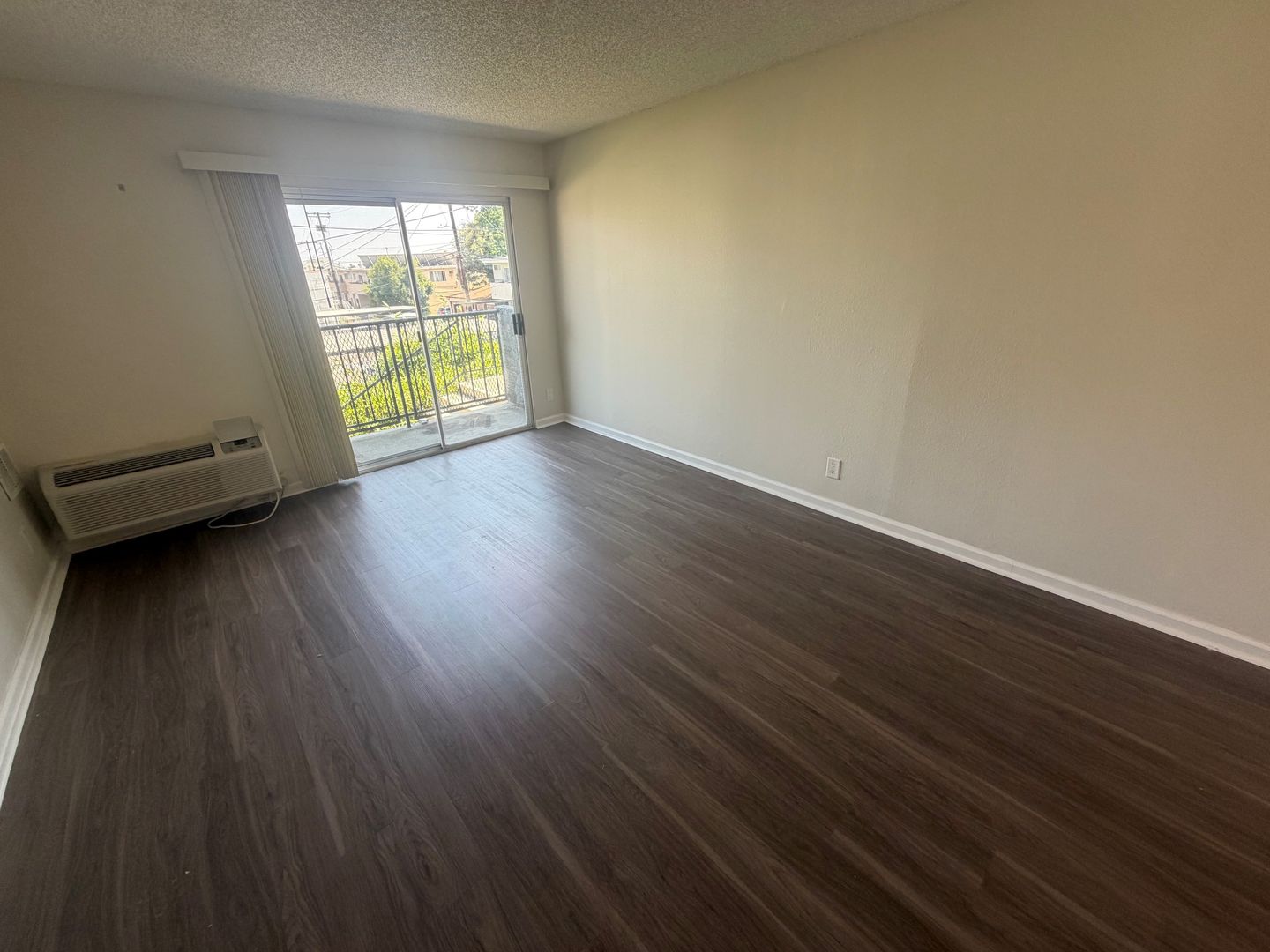 LOS ANGELES Apartment: 3333 MOTOR AVE